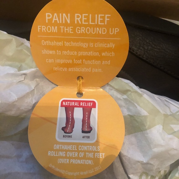 Brand New! Orthaheel brown flats - Picture 4 of 6